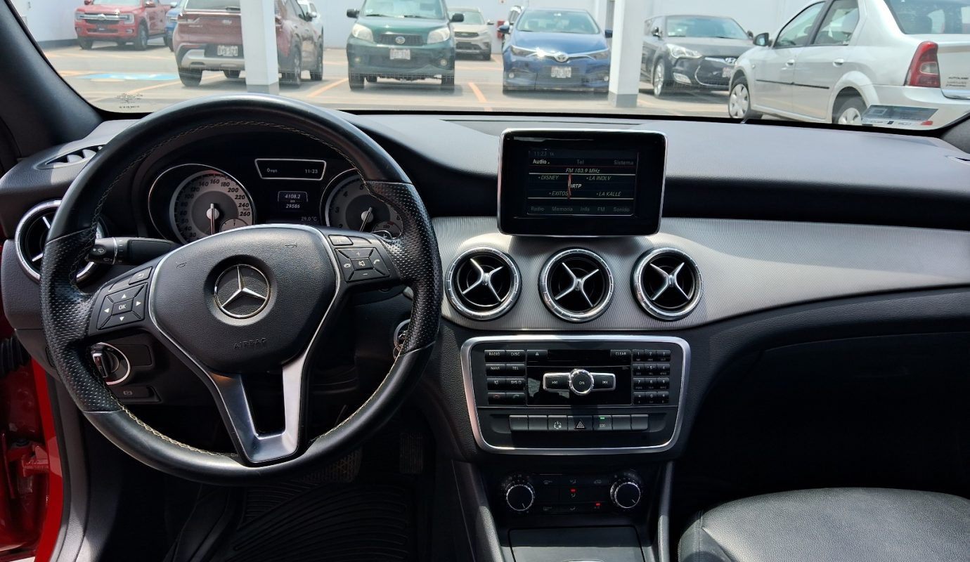 Mercedes Benz CLA200