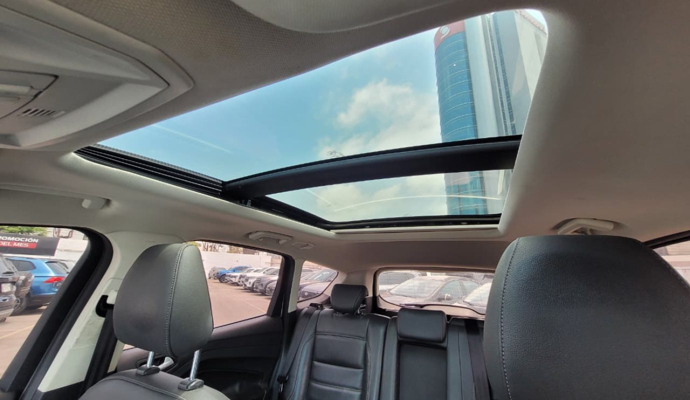 Ford ESCAPE SEL 2018 2.0L AT