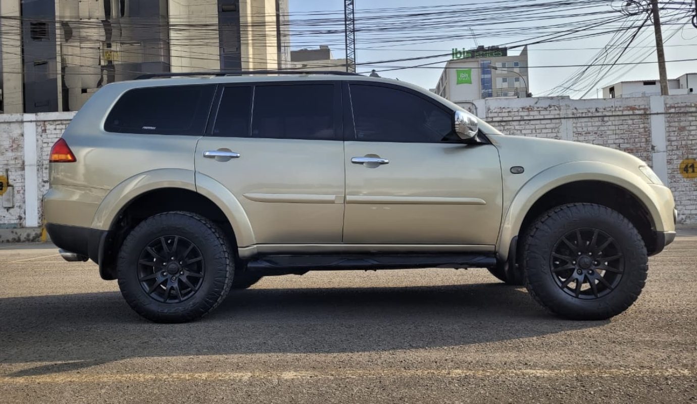 MITSUBISHI NATIVA 2010 3.5L 4X4 GLS AT