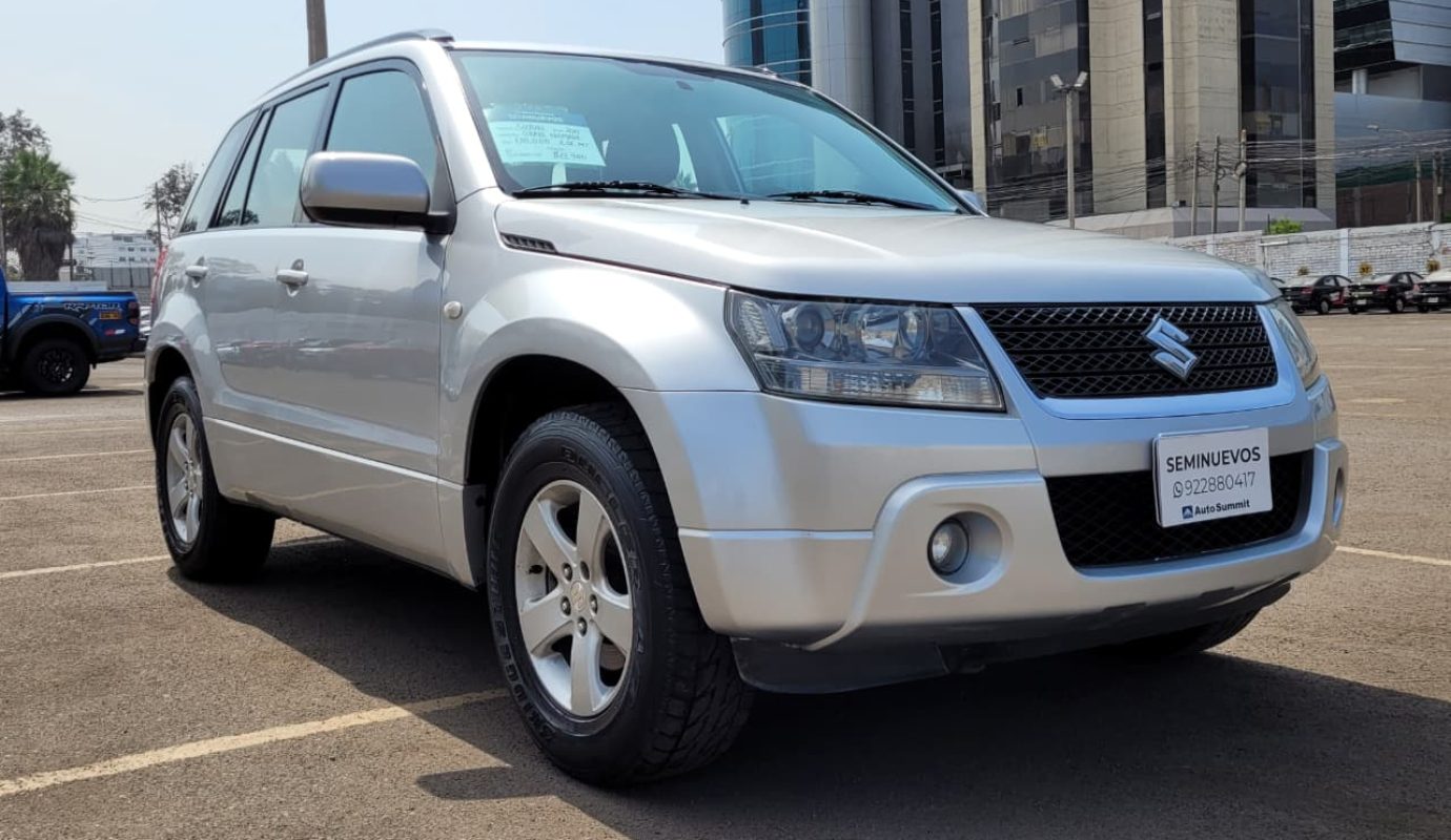 SUZUKI GRAND NOMADE JLX 2011