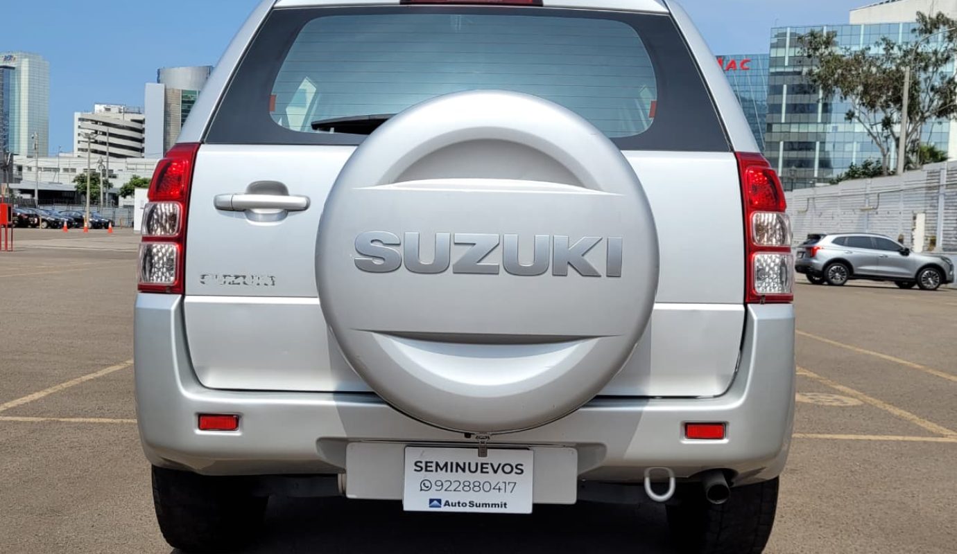 SUZUKI GRAND NOMADE JLX 2011