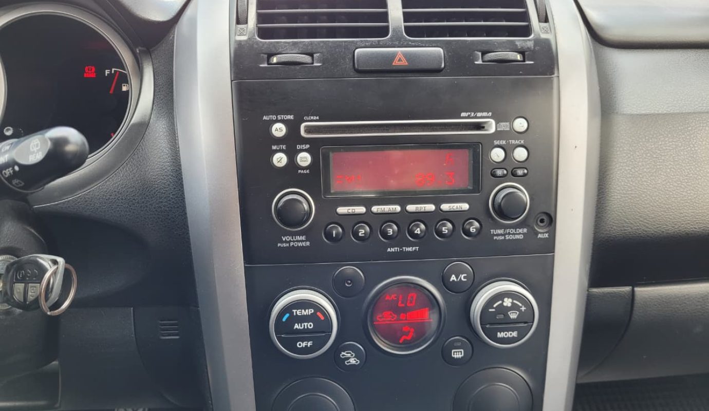 SUZUKI GRAND NOMADE JLX 2011