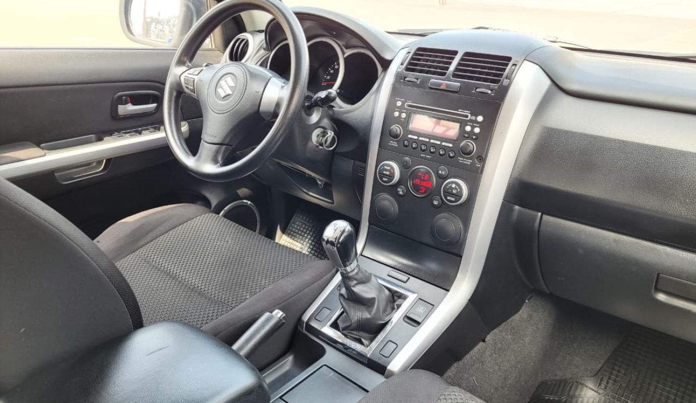 SUZUKI GRAND NOMADE JLX 2011