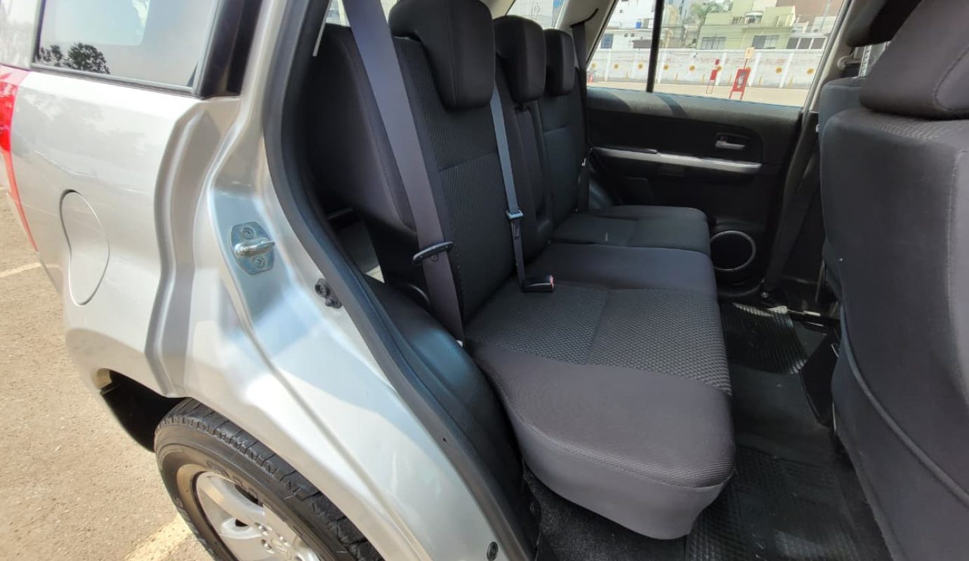 SUZUKI GRAND NOMADE JLX 2011