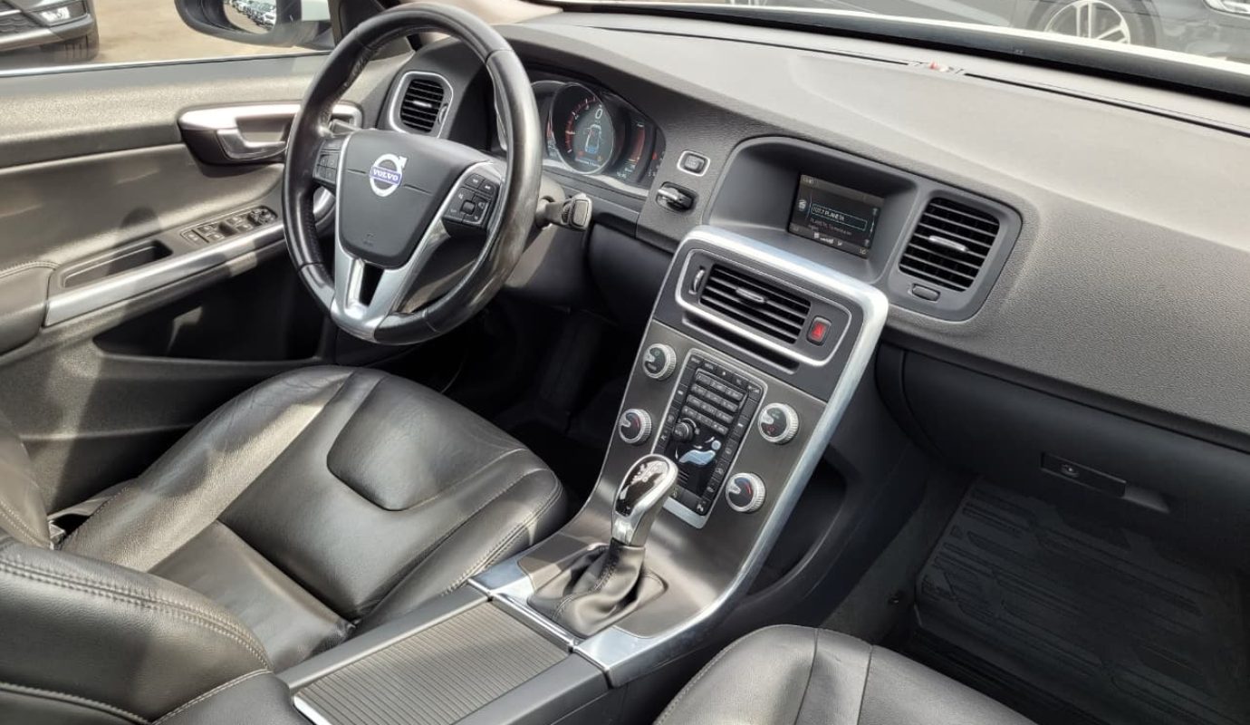 VOLVO S60 T4 2016 2.0 AT