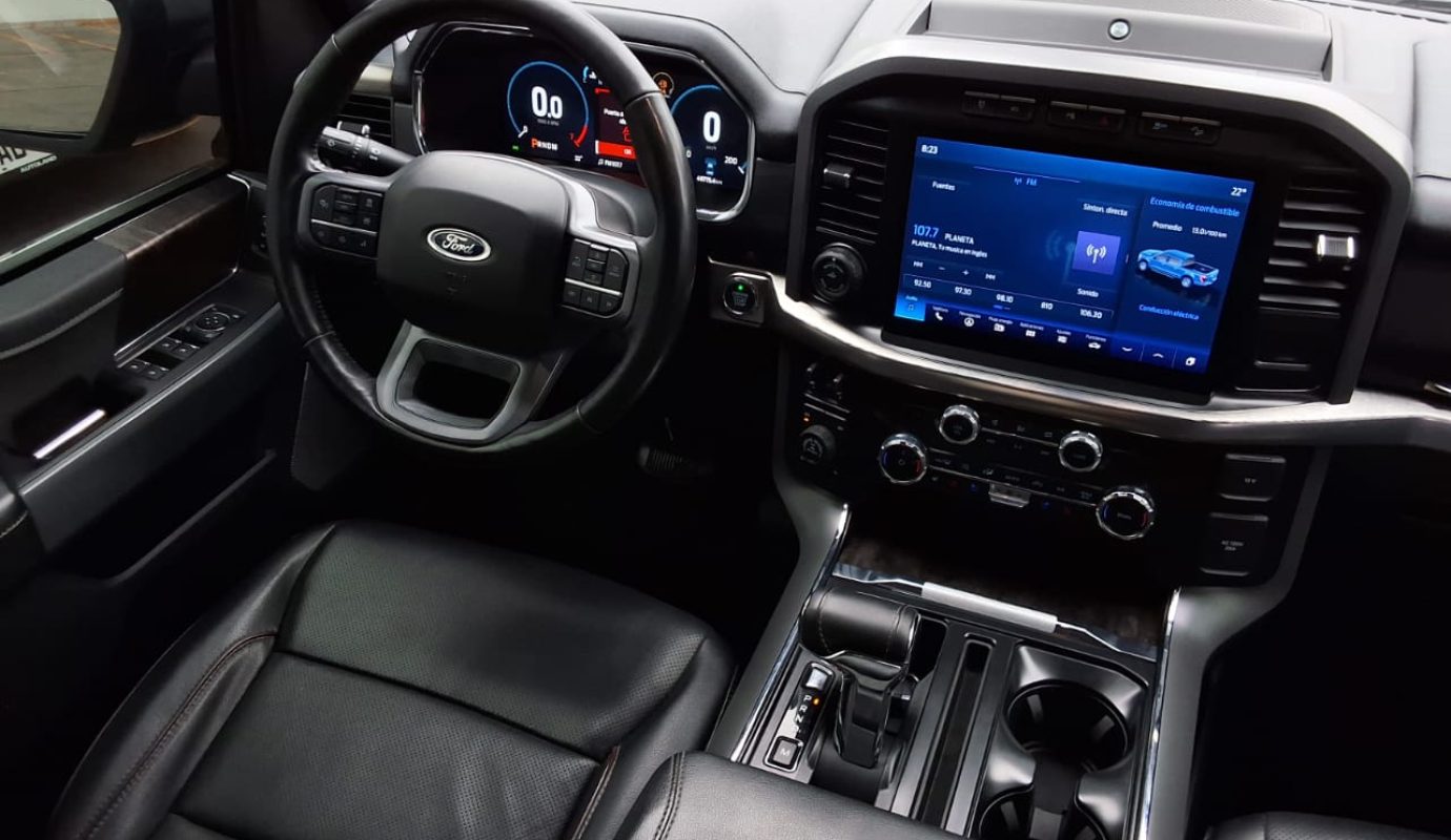 FORD F-150 LARIAT FHEV