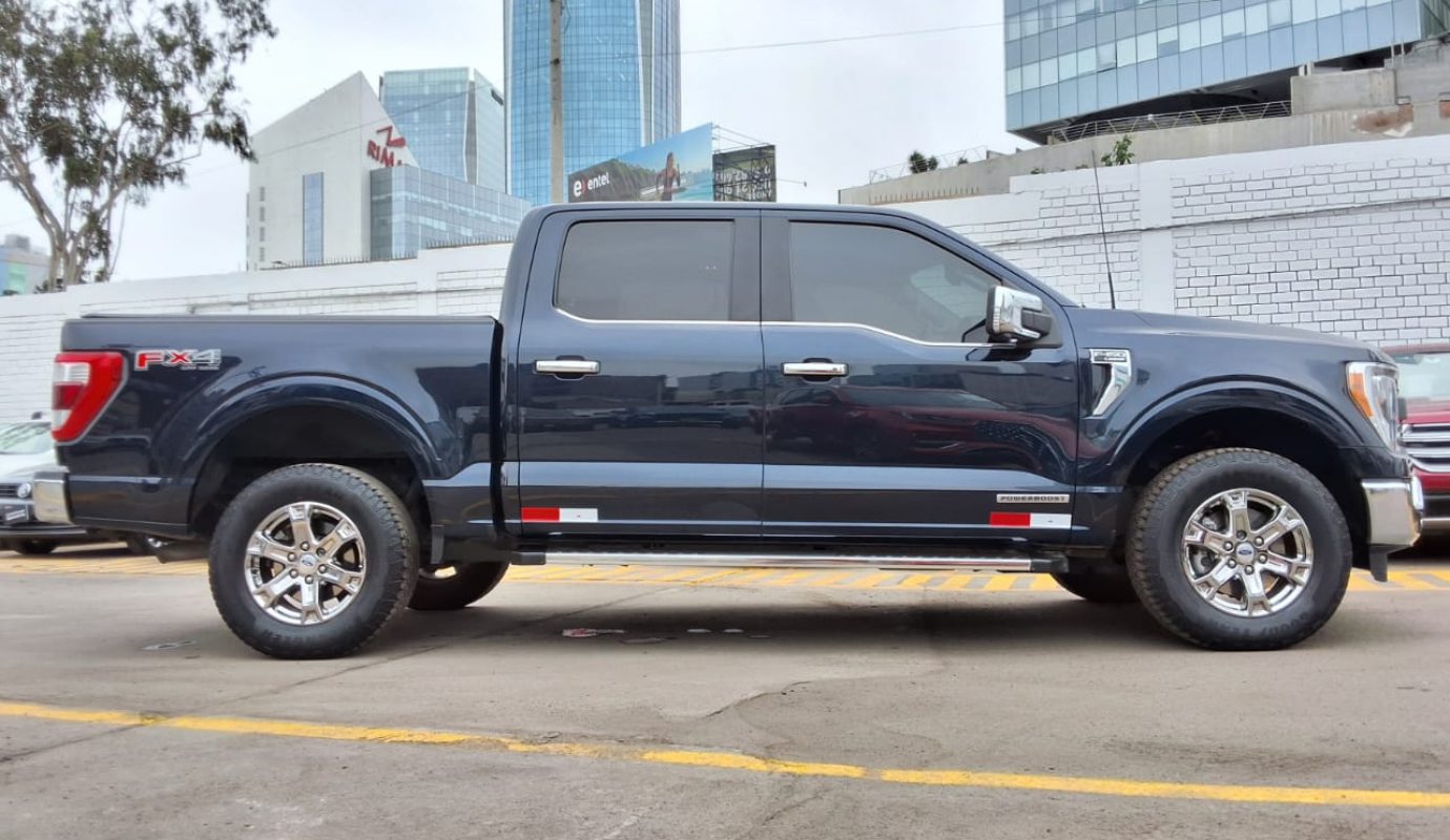 FORD F-150 LARIAT FHEV