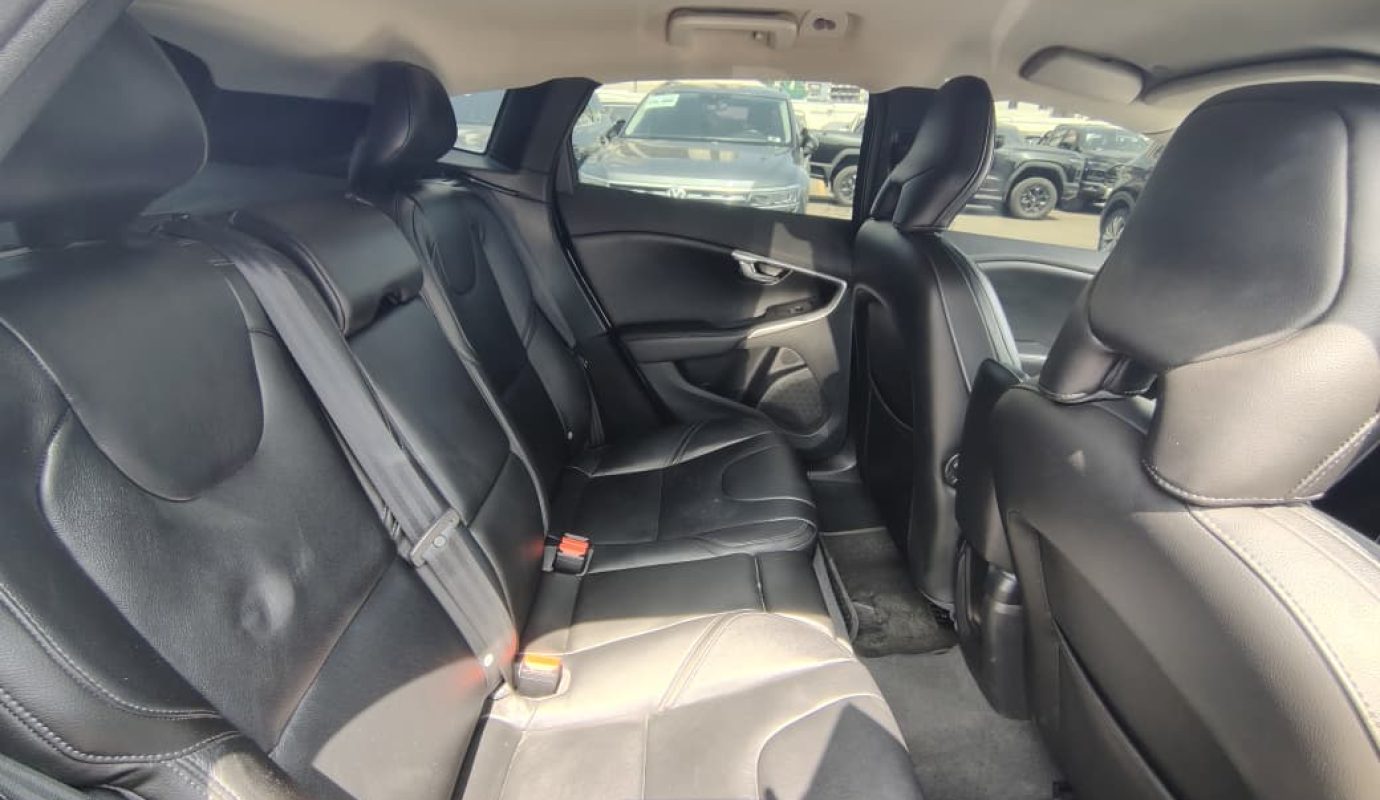 VOLVO V40 T3