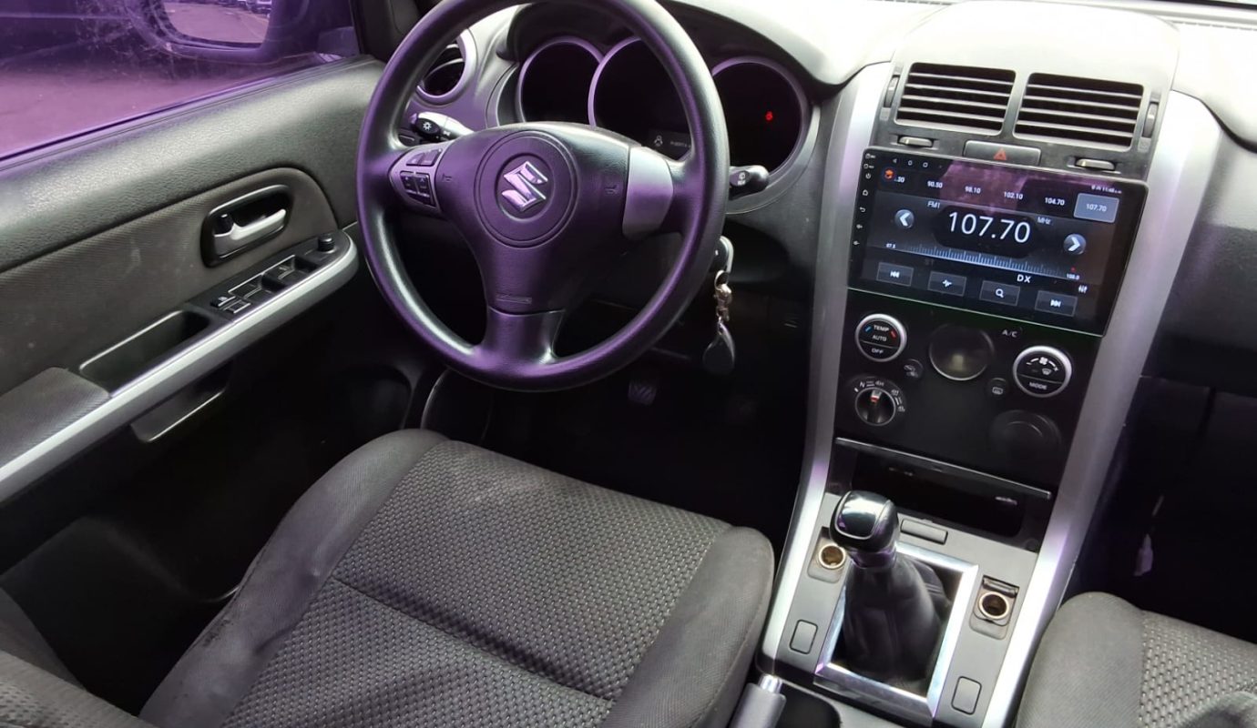 SUZUKI GRAND NOMADE 2010