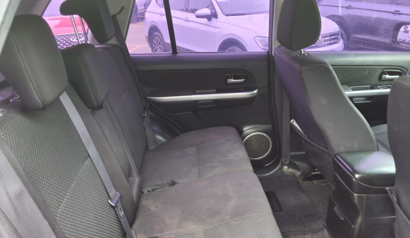 SUZUKI GRAND NOMADE 2010