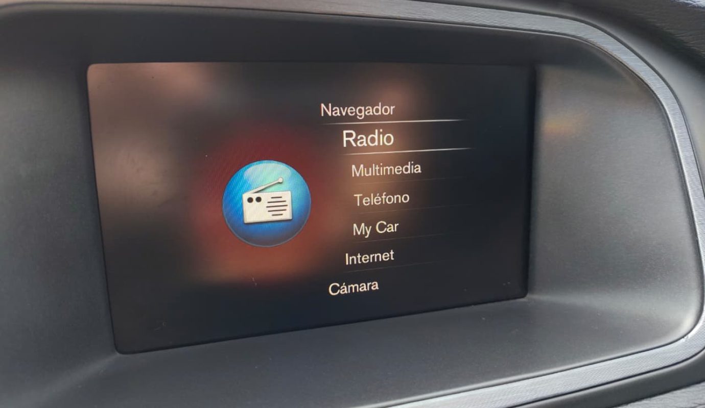 VOLVO V40 T3